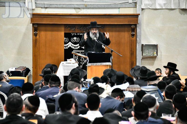 שבת לטהרנו בקרית הרצוג שיחת הכנה רב השכונה והרב זילברברג צילום שוקי לרר (21)