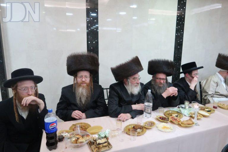 שמחת התנאים לנכד האדמו''ר מסערעדנא  עם בת האדמו''ר מוויטעפסק  (1)