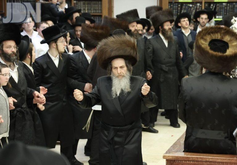 אונגוואר הכנסת ס''ת (557)