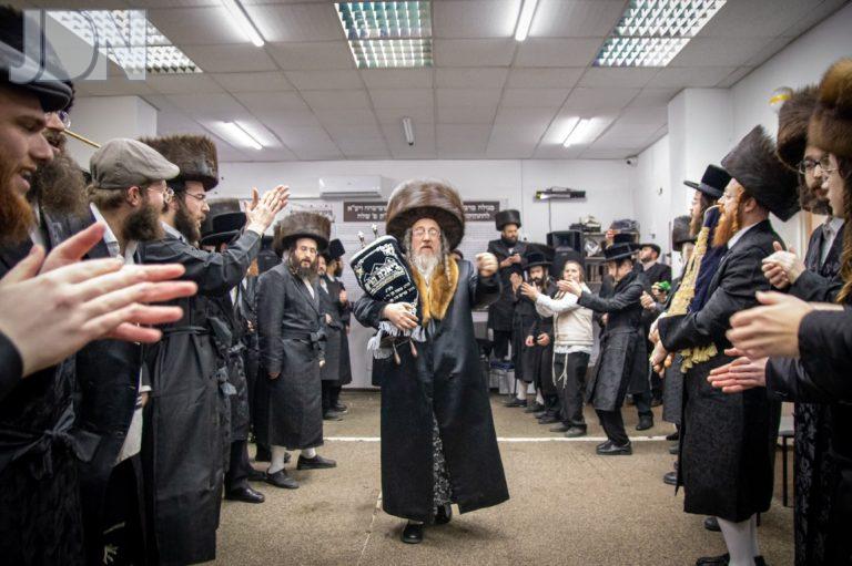 ביאלא ב''ב הכנסת ס''ת פשיסחא פולין (26)