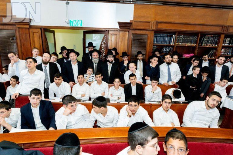 בני הישיבות במודיעין עלית התמידו וזכו להקביל את פני הרבנים (16)