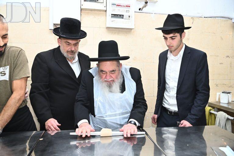 הגר''א סלים אפיית מצות (8)