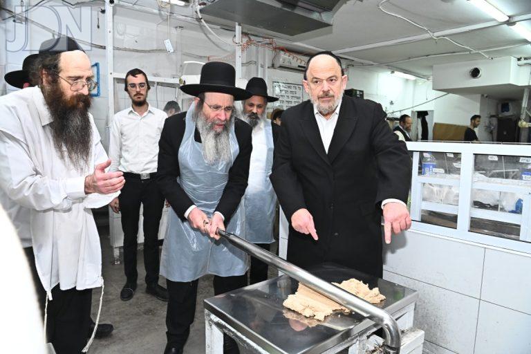 הגר''ב פינקל מאפיית טיב המצות שוקי לרר (3)