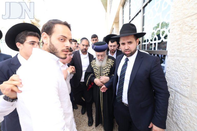 הגר''י יוסף בשיחה ואפיית מצות באשדוד (9)