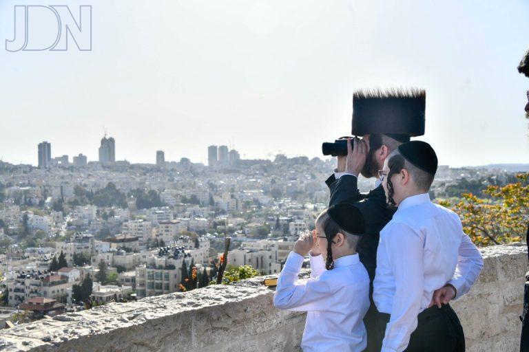 הר הצופים תפילה מול מקום המקדש (8)