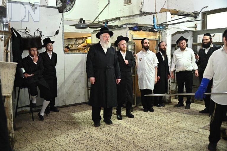 הרב לנדאו אפית מצות צילום שוקי לרר (4)