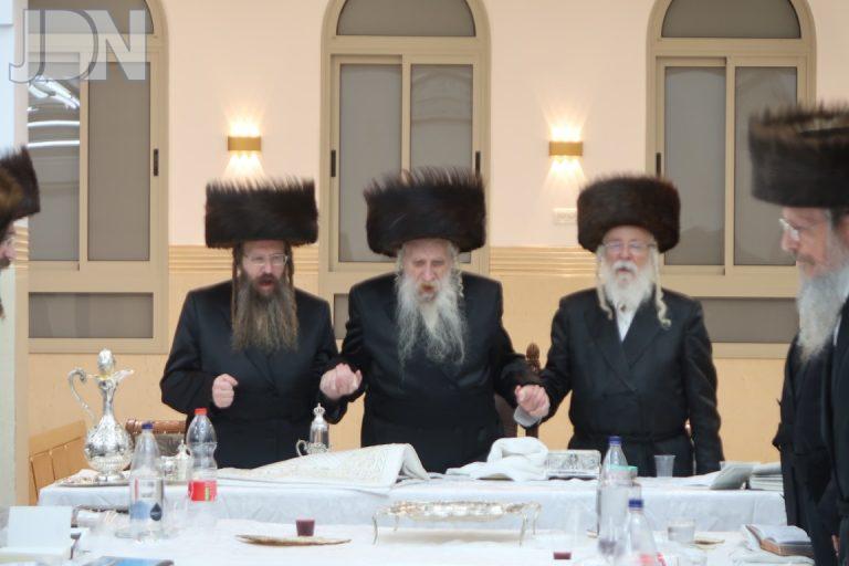 נעילת החג וחלוקת ביזת הים בחצה''ק טשארנאביל צילום שימי פ