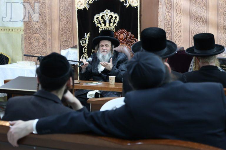 האדמור מדינוב לקראת חג מתן תורה (2)