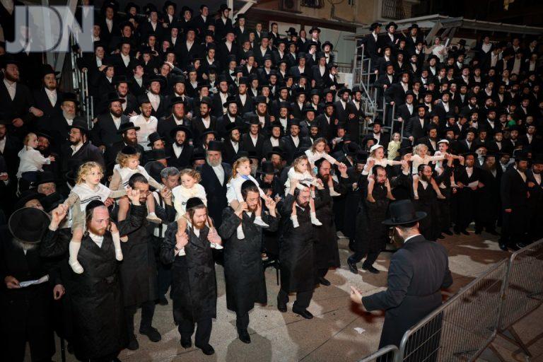 ההדלקה אצל הגר''חצ מייזליש צילום א אייזנבאך (16)