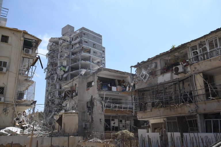Abuilding in Bat-Yam hit by a ballistic missile shot from Iran