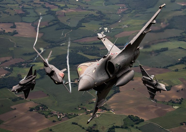 Rafale_and_F-35_during_excercice_Atlantic_Trident_'21-E1vHmLPVUBIcrdG