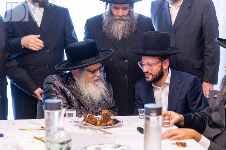 אדמו''ר מסאטמאר ביקר בבית הנגיד ר' שמואל קליין (7)