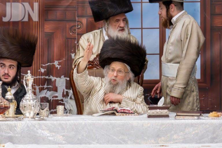 חג שבועות טיש מוצאי חג פינסק קרלין(14)
