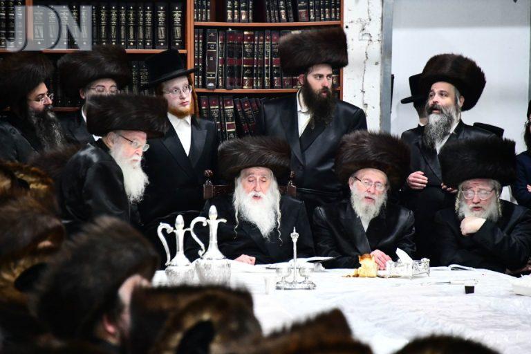 מכנובקא בעלזא שבועות פה (5)