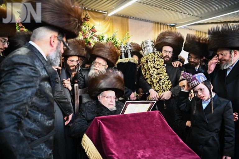 ספר תורה בעלזא צילום שוקי לרר (18)