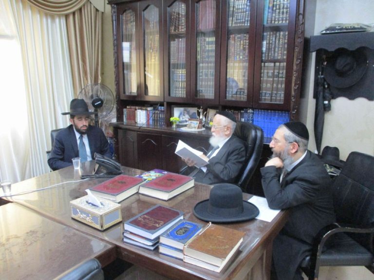 ראשי מכון דורות', בביקור במעונו של הגר''א טופיק ראש ישיבות 'באר יהודה' (9)