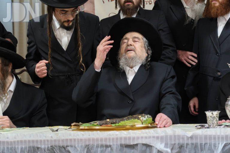 רבי יעקב מאיר שכטער בסיום שס שנלמד בשיעור ע''י בנו הרב נתן יצחק צילום מ א נוימן (8)