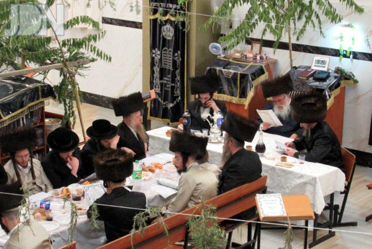 רבי מנחם מענל סאבאוויטש אבד''ק קהל חרדים בבית שמש בנעילת חג השבועות  (2)