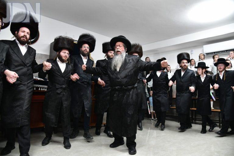 הכנסת ספר תורה לביהמ''ד מאורות החיים דחסידי שבט הלוי בעיר אלעד צילום יוסי לוי (15)