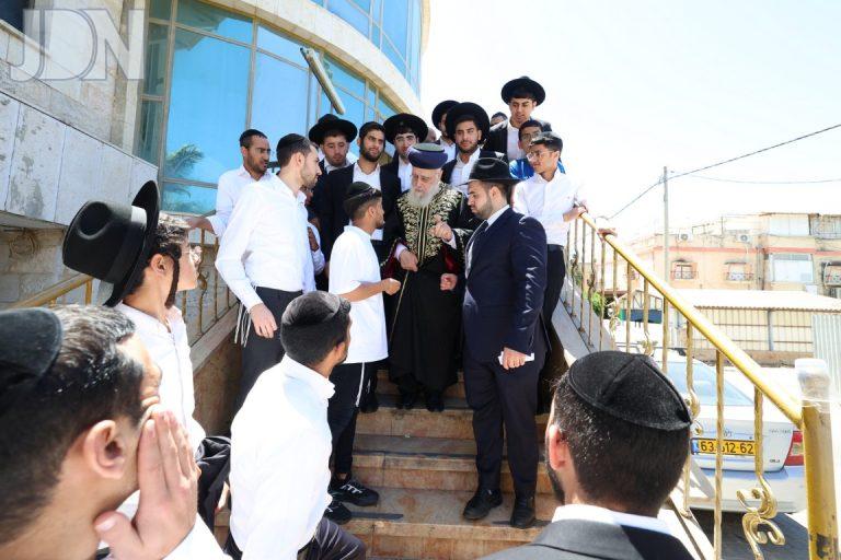 הראש''ל הגר''י יוסף חיזק את בני התורה בראש העי צילום יעקב כהןן (30)