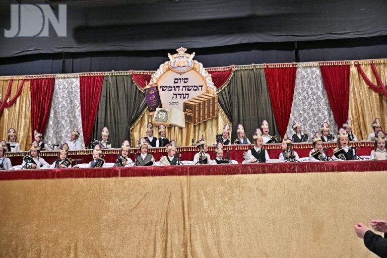 יום שכולו תורה שמחת התורה בת''ת 'זיו התורה' צילום יהושע פרוכטר (66)