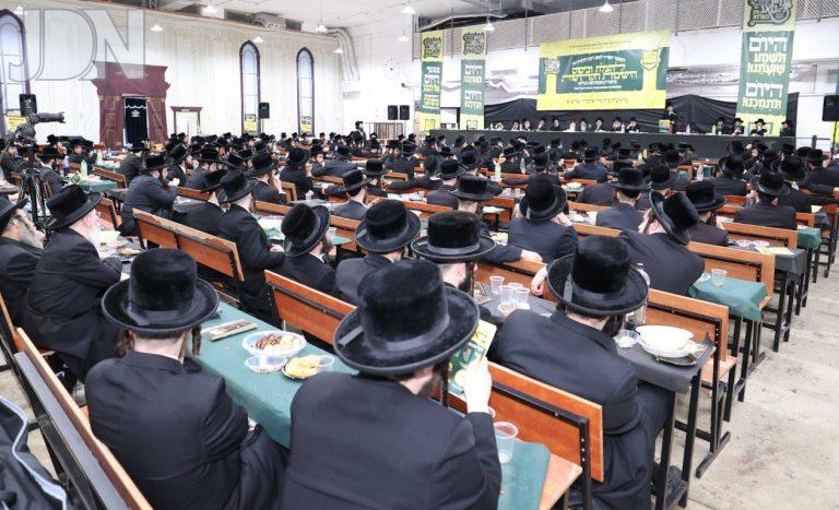 כינוס חסידי מכנובקא בעלזא להקמת חברת מחזיקי לומדי תורה להחזקת הישיבות הק' צילום א ש ל (2)
