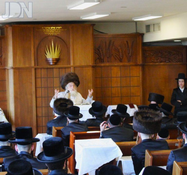 מבקשי אמונה בערב שבת בשיחה ביישוב מבוא חורון לבחורי ישיבת אמרי חיים ויזני'ץ בני ברק צילום שימי פ