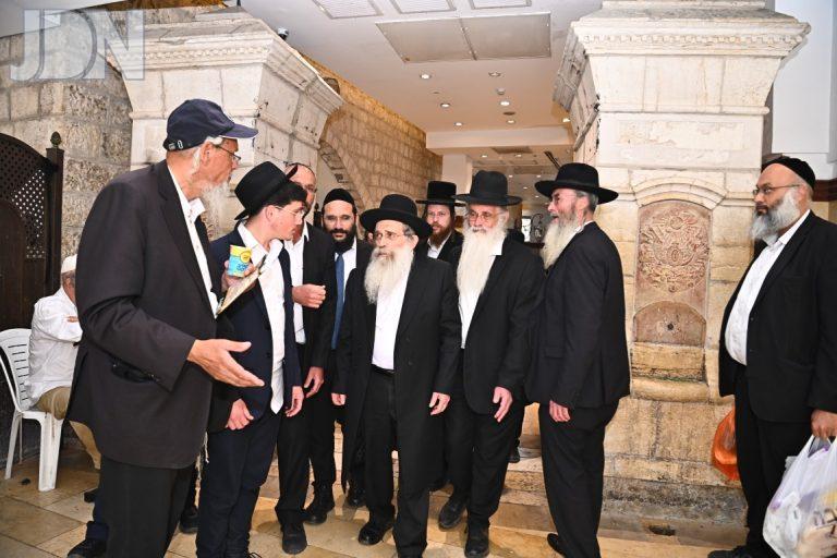 מרן הרב שטיינמן בקבר רחל צילום שוקי לרר (7)