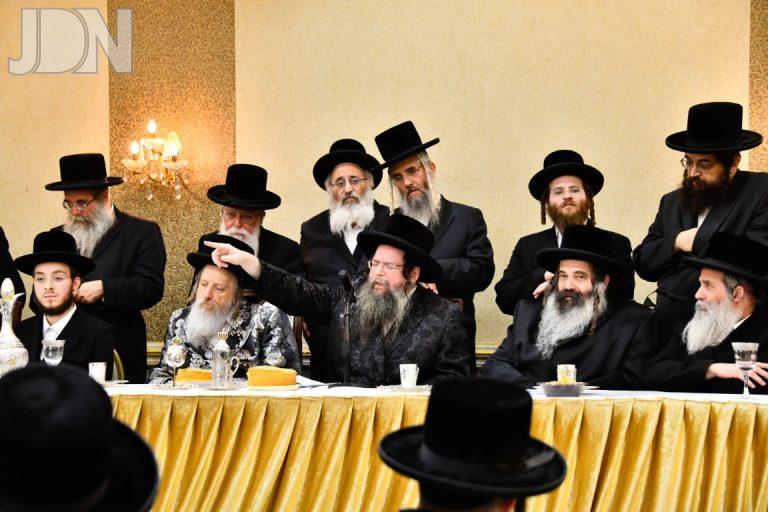 שמחת אירוסי בת האדמו''ר מטעמשוואר אלעד עם החתן נכד האדמו''ר מקרלין צילום שוקי לרר (17)