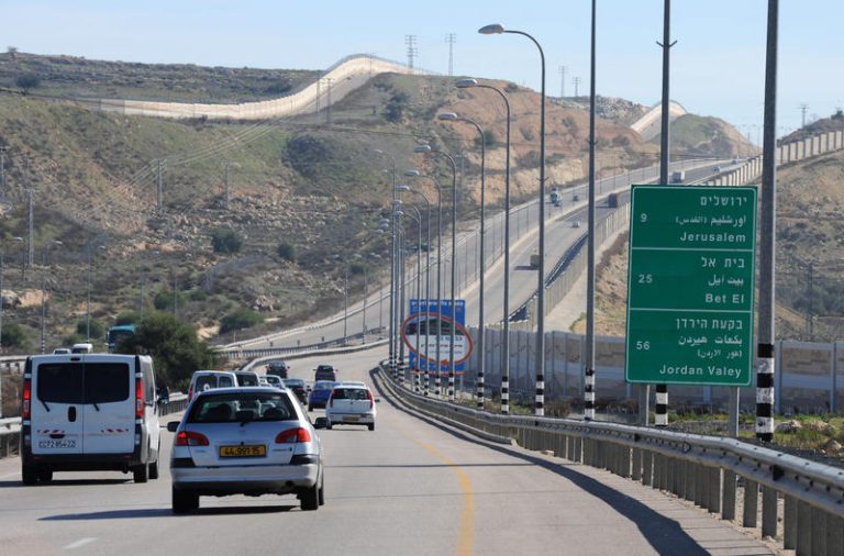 A general view of road 45 directly connecting road 443 and the entrance to Jerusalem, bypassing Givat Zeev settlement