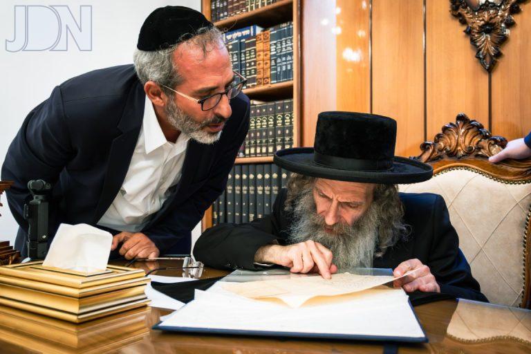 בחדרו של המשפיע אלימלך בידרמן נחשפה חתימת ידו הנדירה של ה'בת עין' (9)