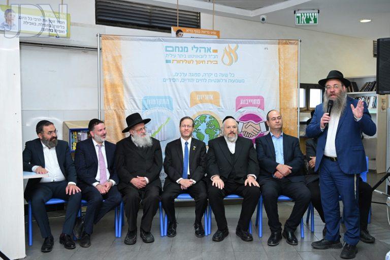 ביקור נשיא חיידר חבד ביתר צילום מנדי הכטמן (49)