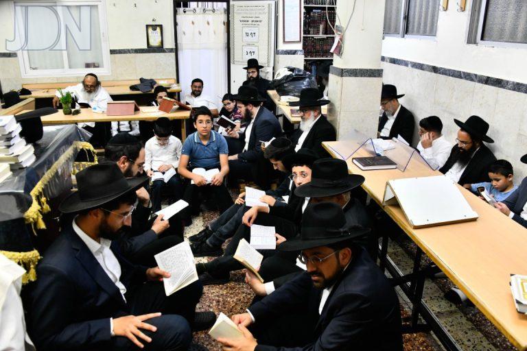 הגר''מ בן שמעון אמירת הקינות (4)