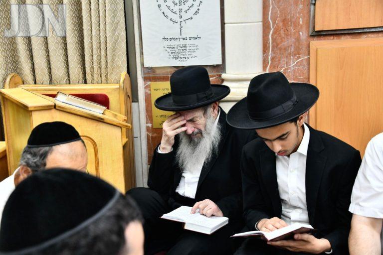 הגר''נ בן שמעון אמירת הקינות (5)