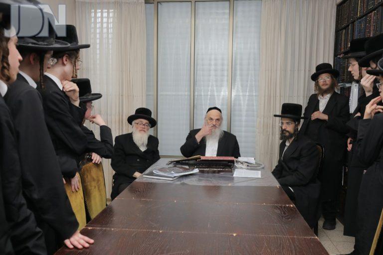 ויז'ניץ אצל הגר''ח פיינשטיין (3)