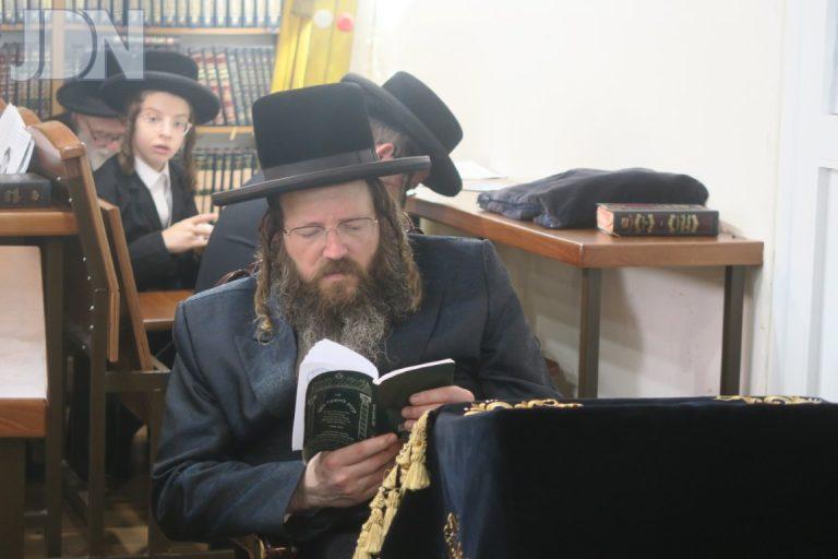 זוטשקא ירושלים אמירת הקינות (2)