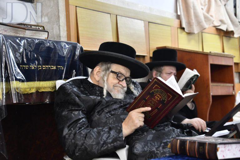 טעמשוואר אמירת הקינות (4)