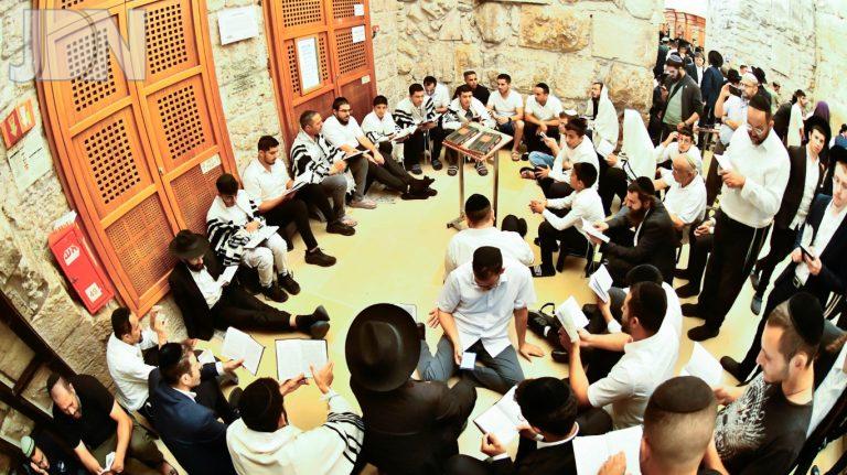 ליל תשעה באב בכותל צילום שוקי לרר (2)