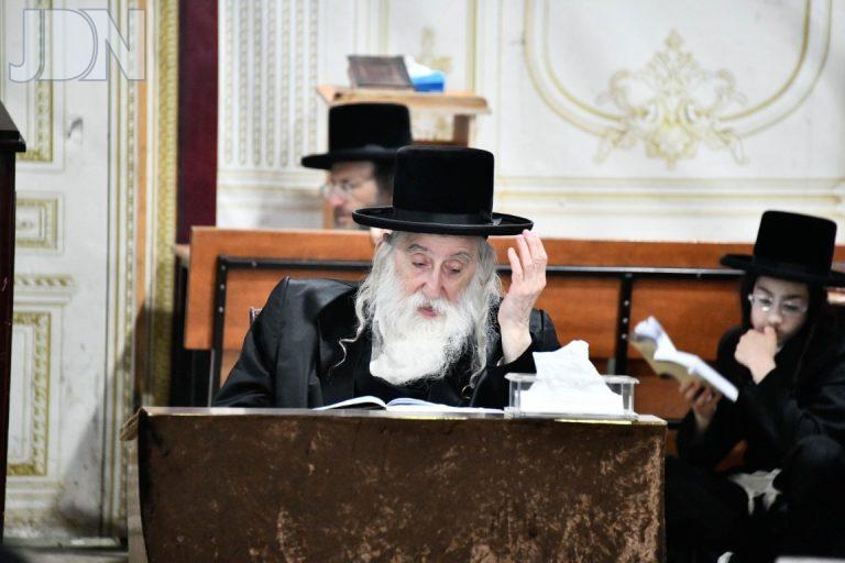 מכנובקא בעלזא אמירת הקינות (5)
