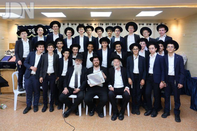 מסיבת סיום כיתות ח' בת''ת 'תשב''ר הרב' רכסים צילום שמואל שנקר (32)