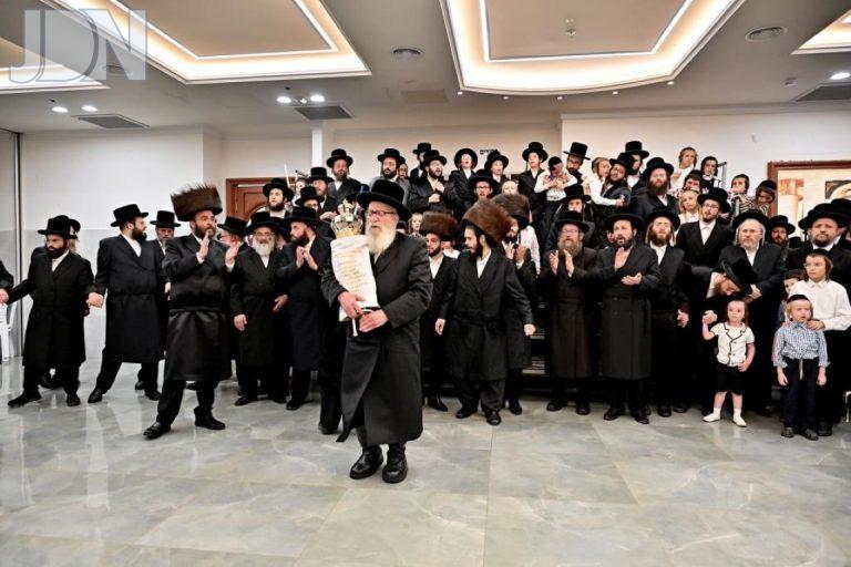 סקווירא בי''ש הכנסת ספר תורה (79)