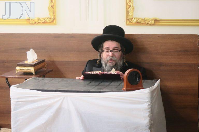 סקולען ירושלים אמירת הקינות (4)