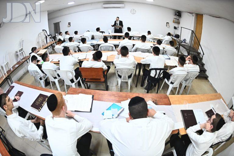 פתיחת זמן בישיבת שערי אשר צילום שוקי לרר (48)