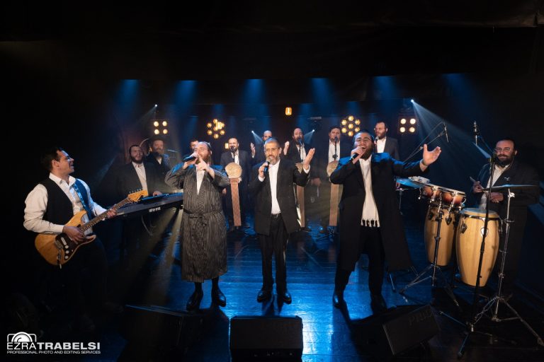 שרוליק רייזמן והחברים בצילומים - צילום עזרא טרבלסי