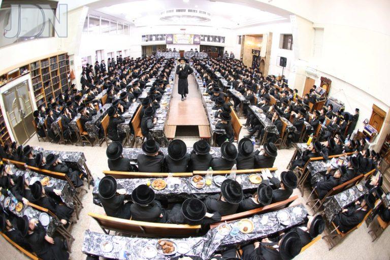 תולדות אהרן מעמד חלוקת פרסים בישיבה קטנה (20)