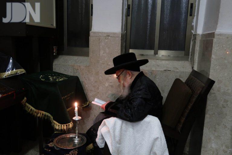 תשעה באב אצל אדמו''ר מקרעטשניף סיגעט צילום מ.א