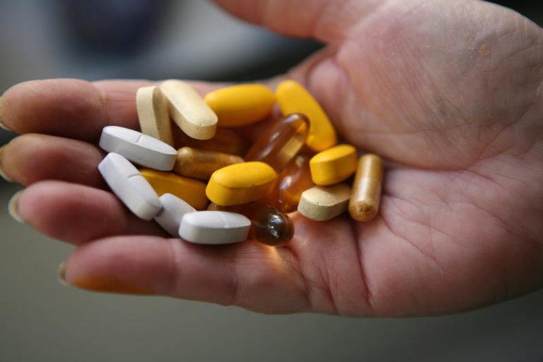 Illustration of vitamin pills
