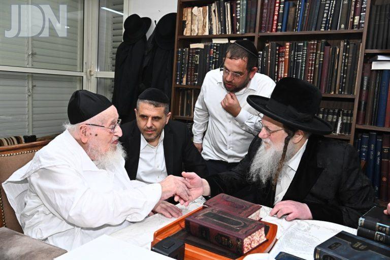 ביקור האדמו''ר ממודזיץ אצל הגרמ''צ ברגמן לקראת ראש השנה צילום שוקי לרר (9)