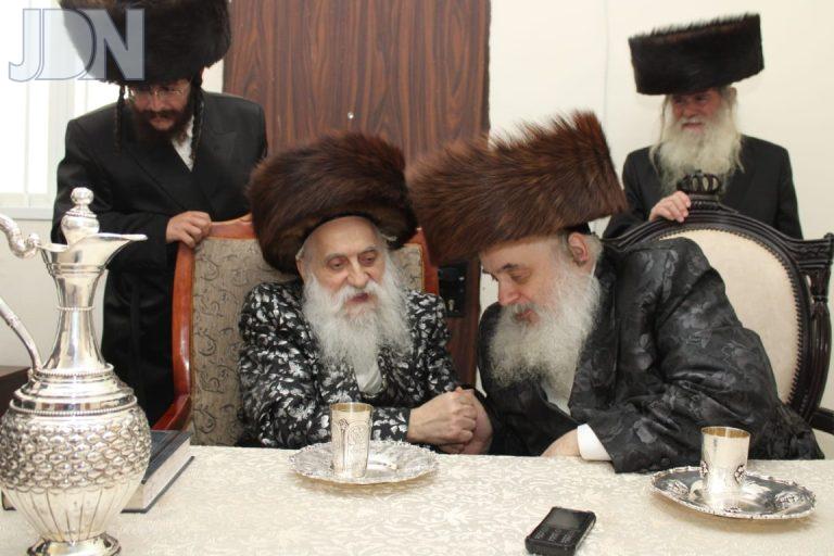 האדמו''ר מבוטושאן ארה''ב בביקור אצל אחיו האדמו''ר מבוטושאן (7)