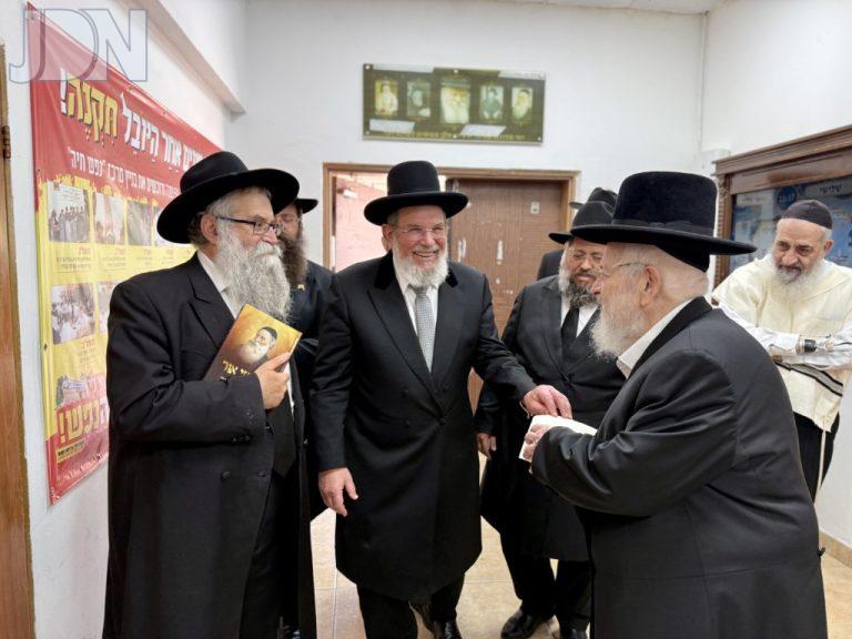 זמן אלול בקריות הרב הראשי לישראל בביקור מיוחד בישיבת חב''ד (16)